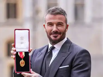 Beckham es oficialmente "SIR DAVID": condecorado por el rey Carlos III en una ceremonia en Windsor