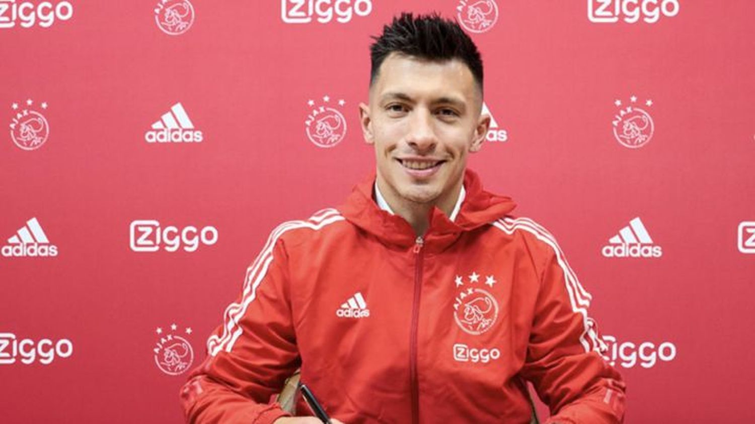 Lisandro Martínez renueva con el Ajax hasta 2025