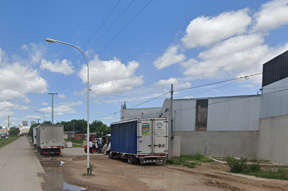 Robo en galpón de calle Estrada: con las imágenes de cámaras de seguridad, allanaron en el asentamiento cercano