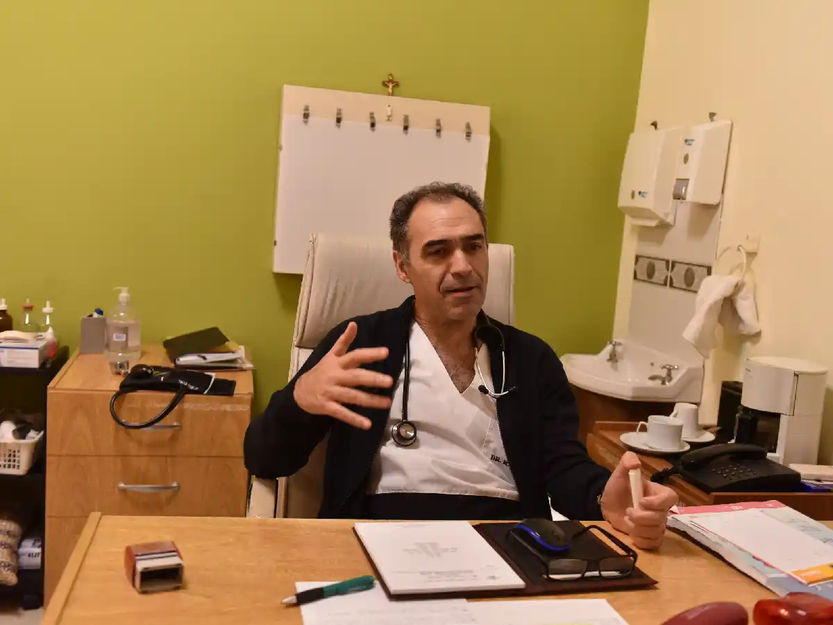 Realizaron una disertación sobre dengue y coronavirus