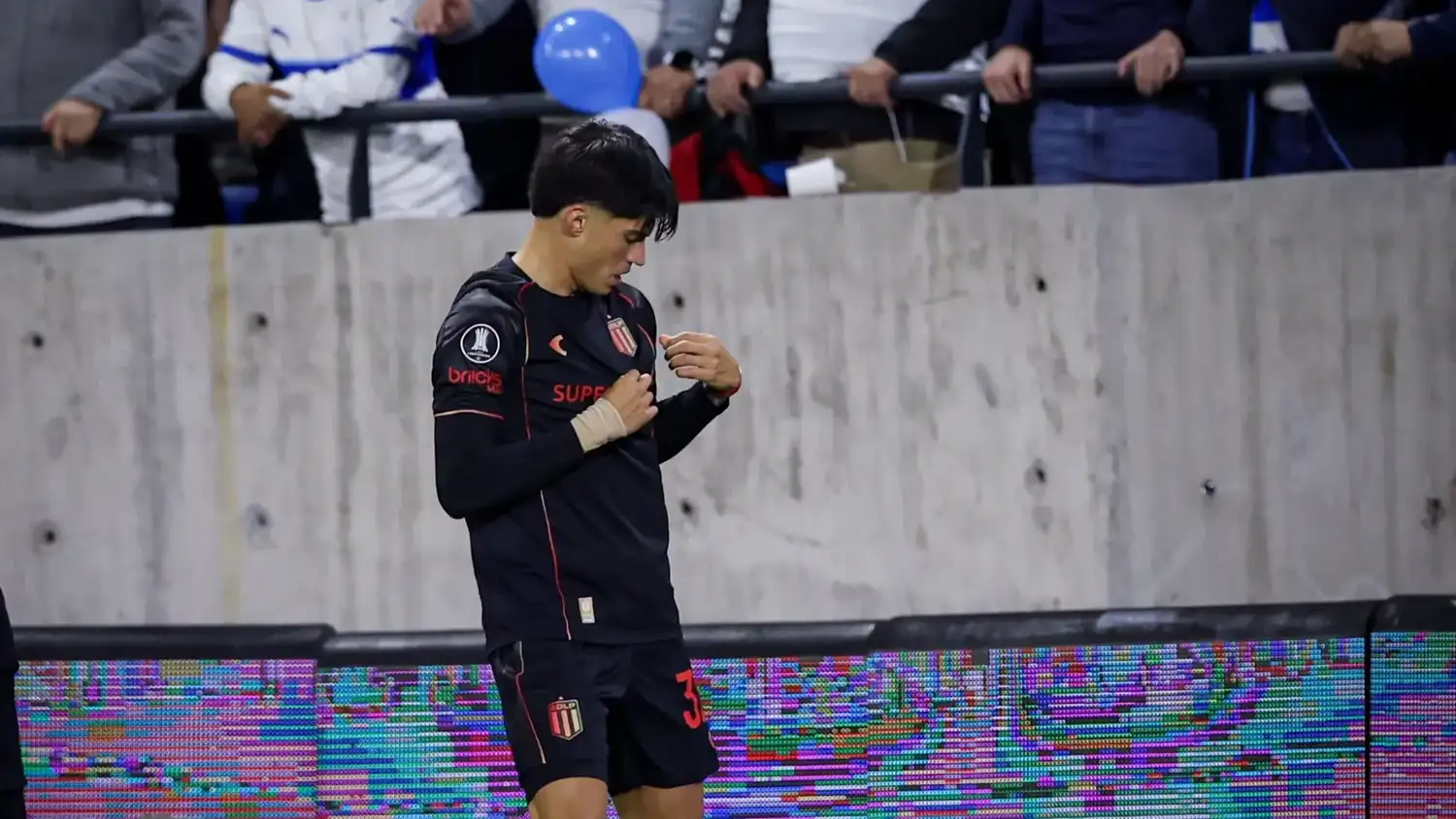 Joaquín Correa convirtió en Chile para la clasificación de Estudiantes.
