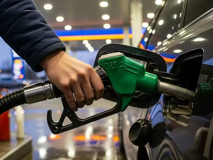 En la Argentina un litro de nafta cuesta más caro que en Estados Unidos y en Brasil