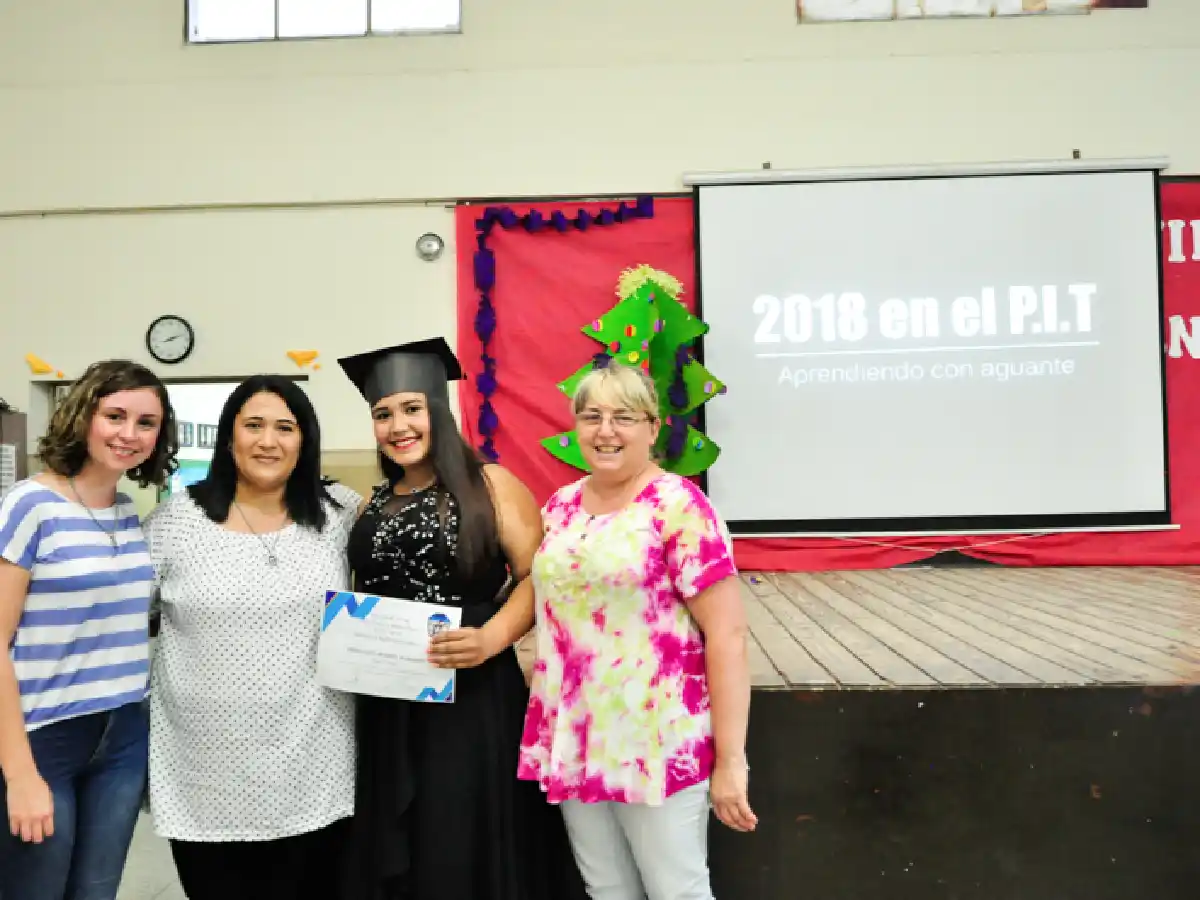 El "Bailón" tiene su primer egresada a través del PIT