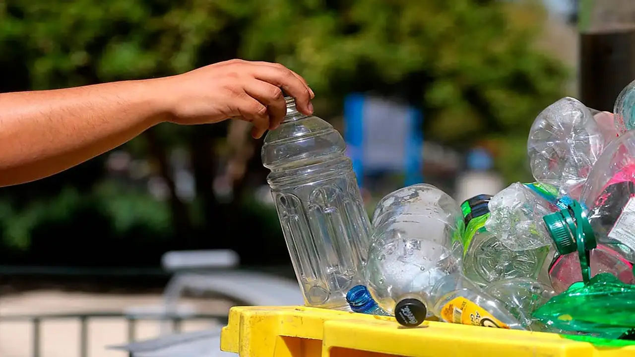Acción conjunta entre Mujeres Emprendedoras y Taller Protegido Tandil para fomentar el reciclaje.