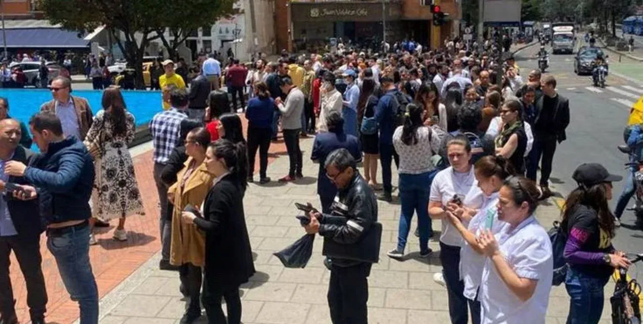 Las autoridades pidieron evacuar los edificios.