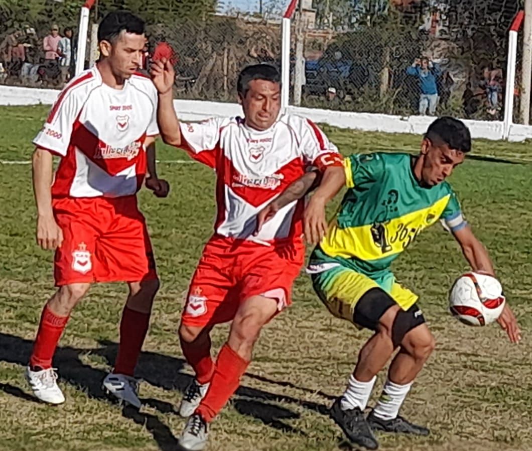 Típico partido de clásico del Cuarto Cuartel se vió este domingo en el empate en un gol por bando entre Quilmes y Urquiza. La revancha tiene un pronóstico reservado.