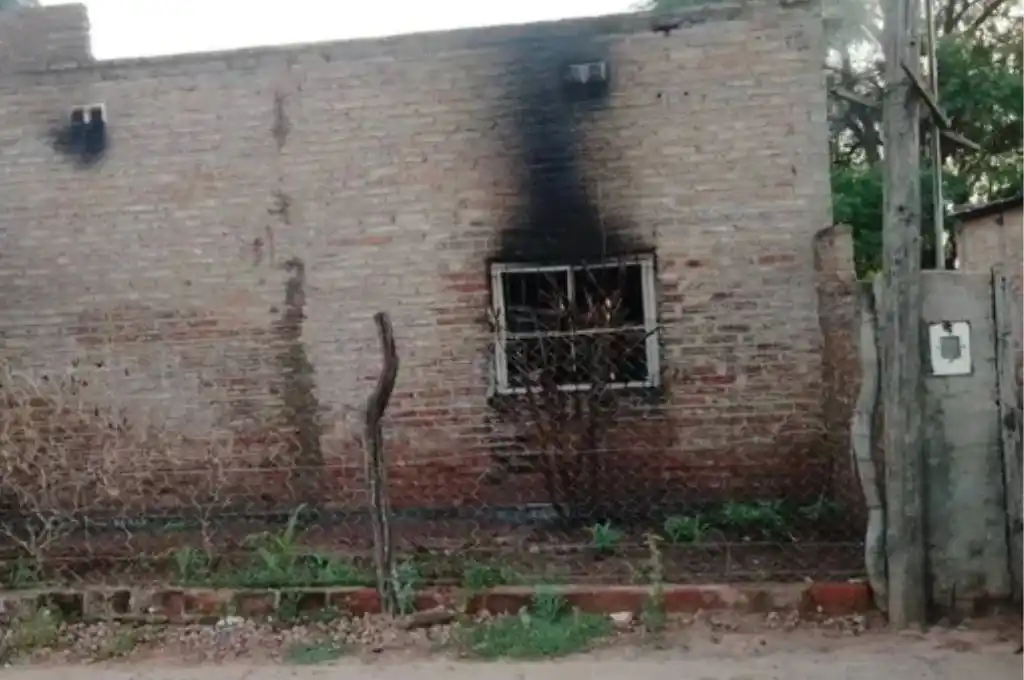 Un jubilado prendió fuego a sus vecinos mientras dormían y mató a un bebé