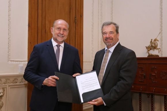 Perotti recibió en Rosario al embajador de Canadá en Argentina