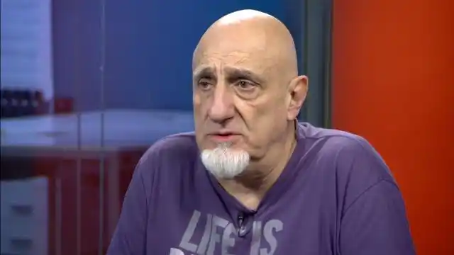 ¿Hípersensibilizado? Juan Acosta se quebró dos veces en una entrevista al aire
