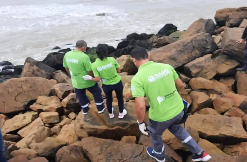 Hallan sin vida a un hombre sobre una escollera