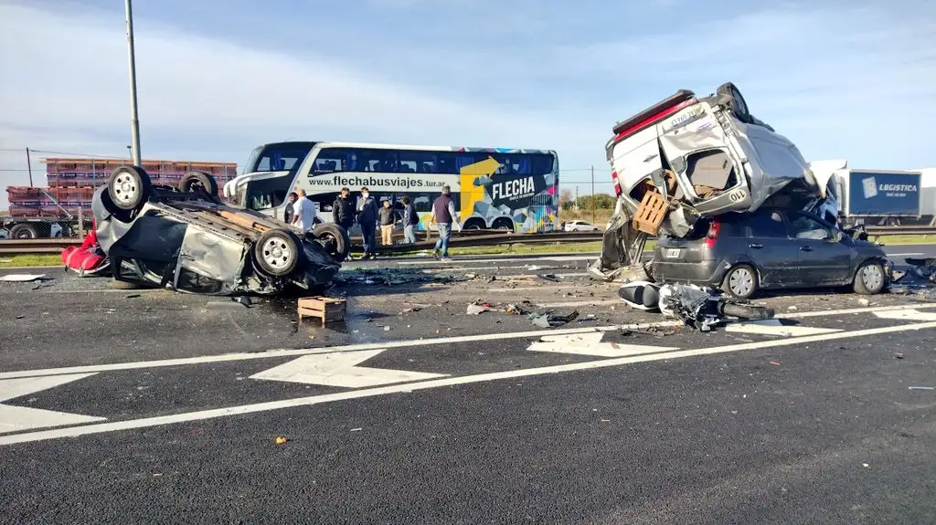 Tremendo accidente en la Panamericana: un muerto y al menos seis heridos