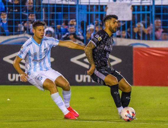 En el final, Atlético halló el gol que lo sostiene arriba
