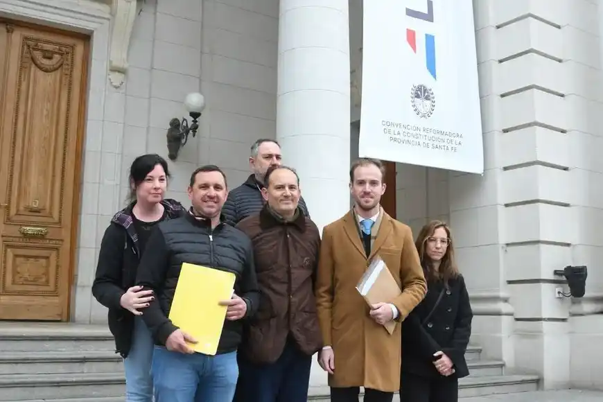 Productores entregaron propuestas en la Legislatura. Foto: Guillermo Di Salvatore.