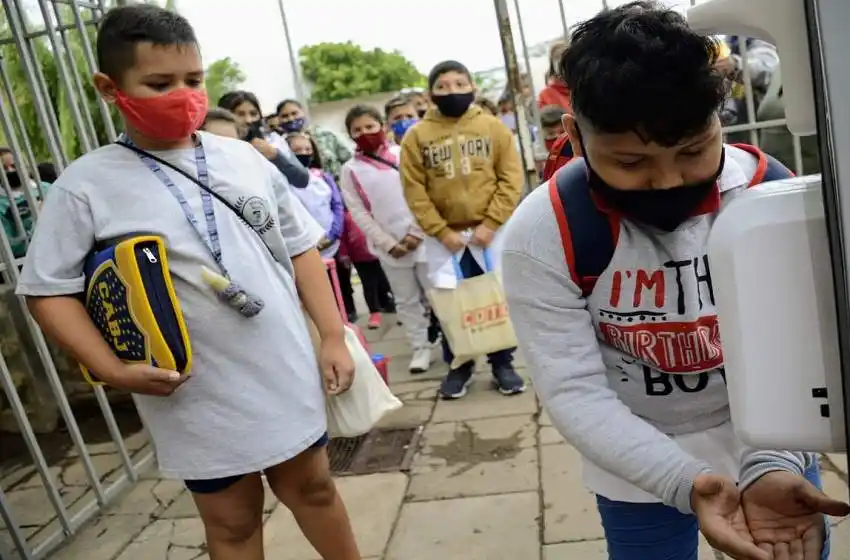«Si la situación sanitaria se sigue complicando las escuelas se van a cerrar», aseguró una asesora del gobierno provincial