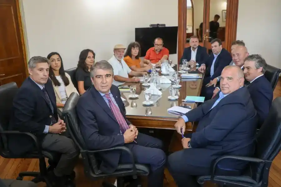 El gobierno ratificó a los estatales el compromiso de pagar el 14%: “Es fundamental que se termine la situación pendiente”