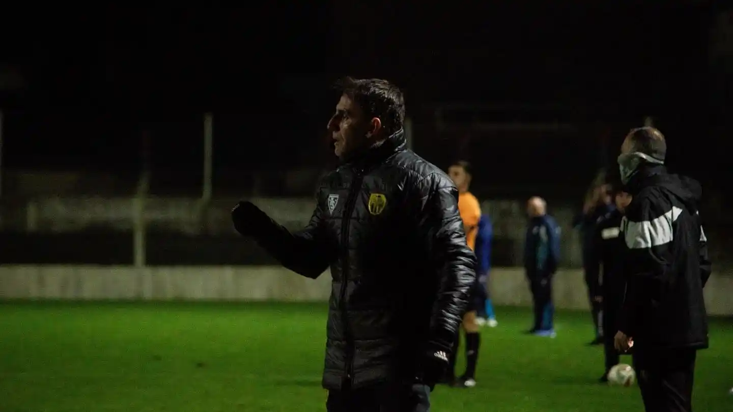 Izquierdo es el director técnico de Santamarina.