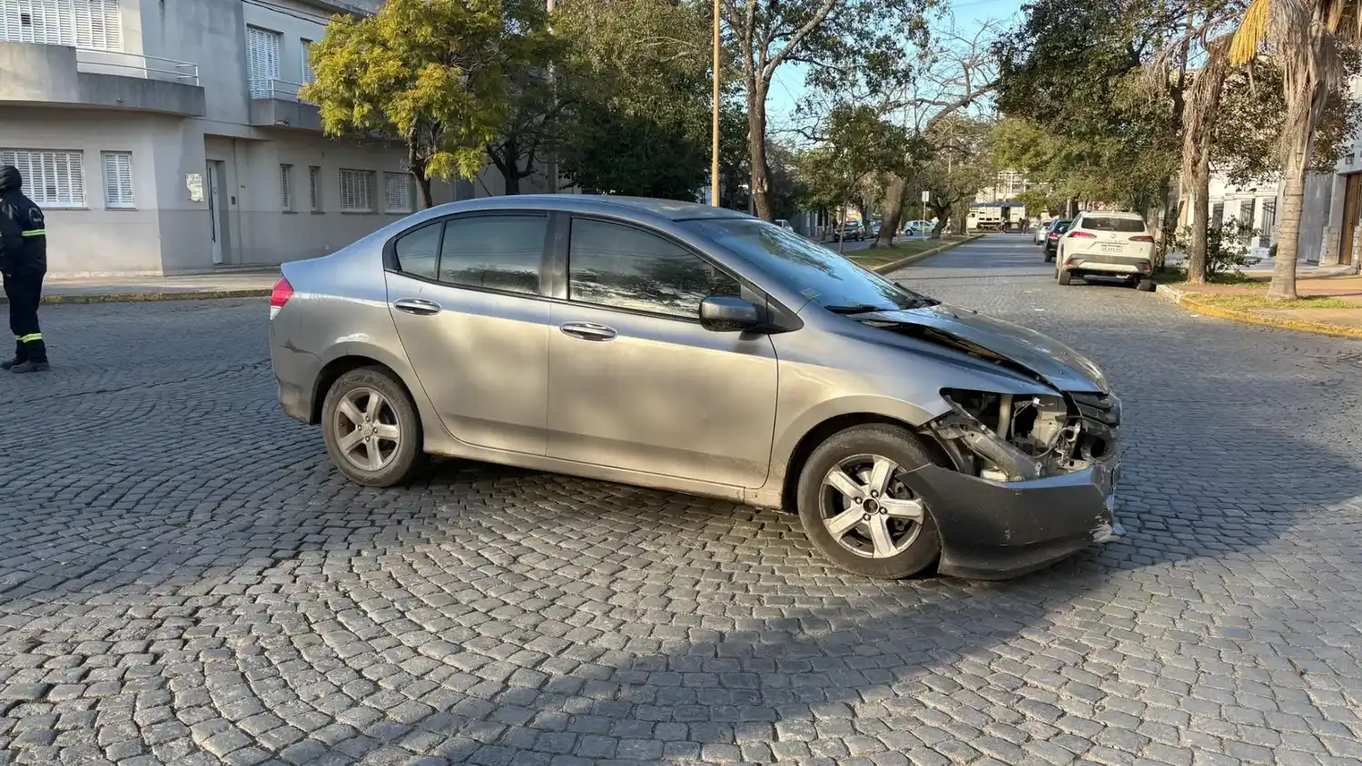 Choque entre dos autos en barrio Catedral: solo hubo daños materiales