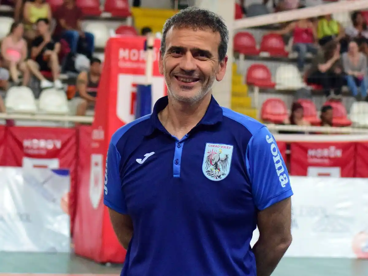 Ferraro continuará como técnico de Las Panteras