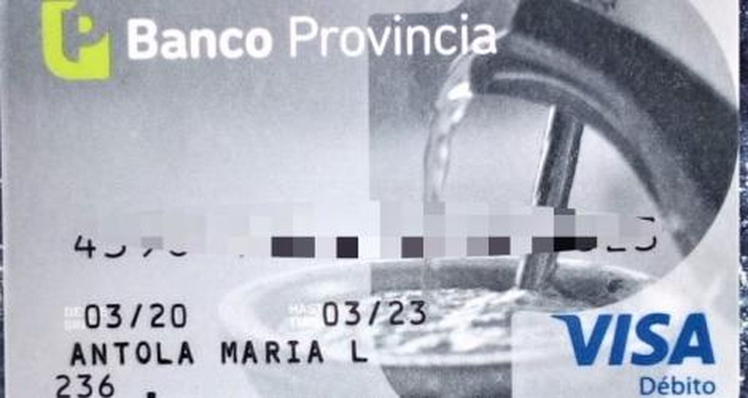 Javier encontró la tarjeta de María