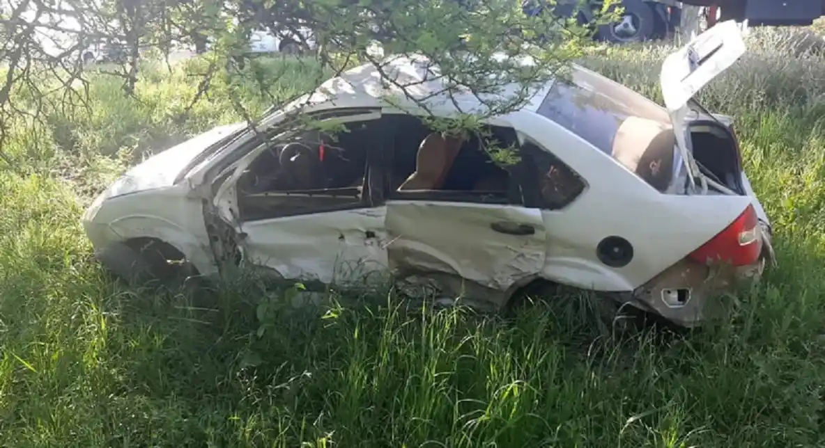 Viajaba alcoholizado, chocó contra otro auto y mandó a su conductor al hospital