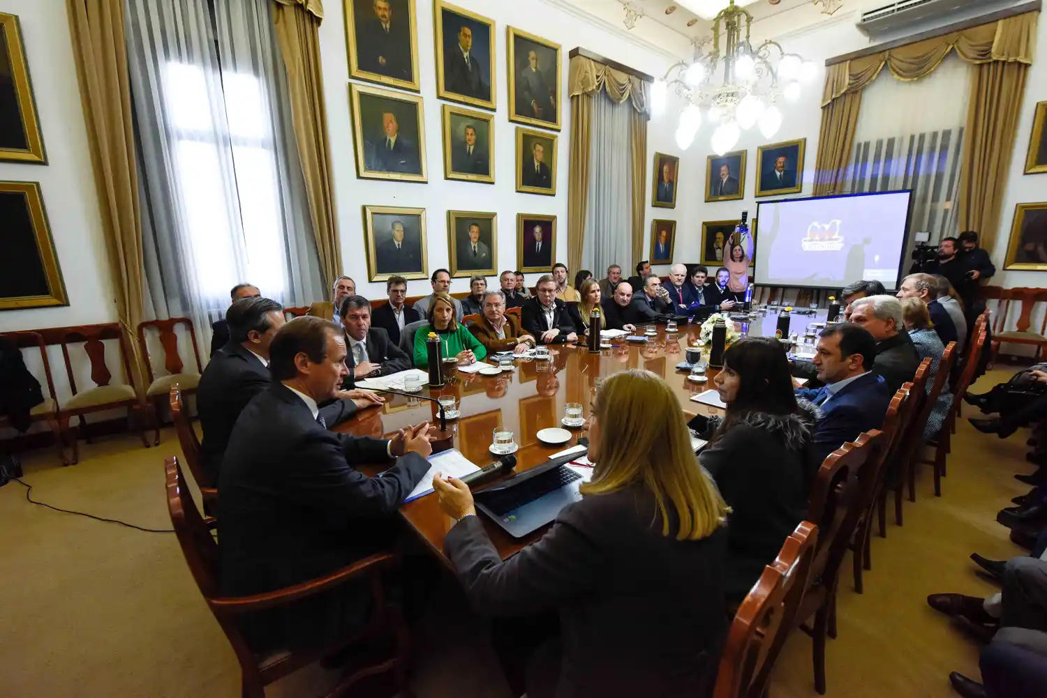 El Gobernador presentó una batería de proyectos y medidas para “modernizar” la administración pública