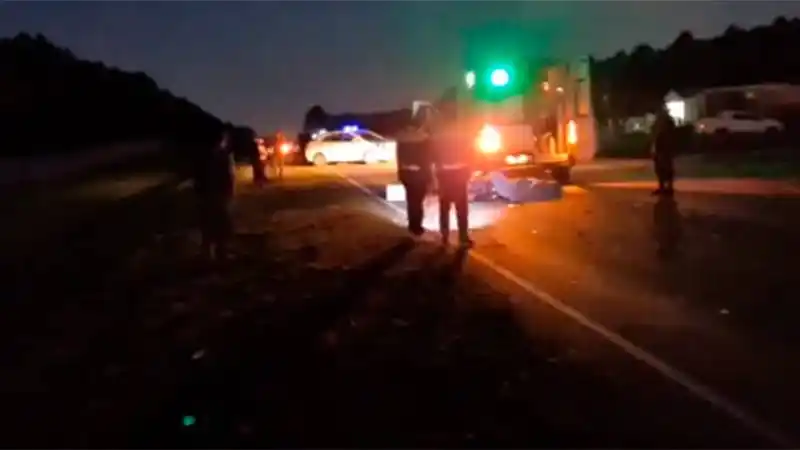 Un motociclista falleció tras impactar contra un colectivo