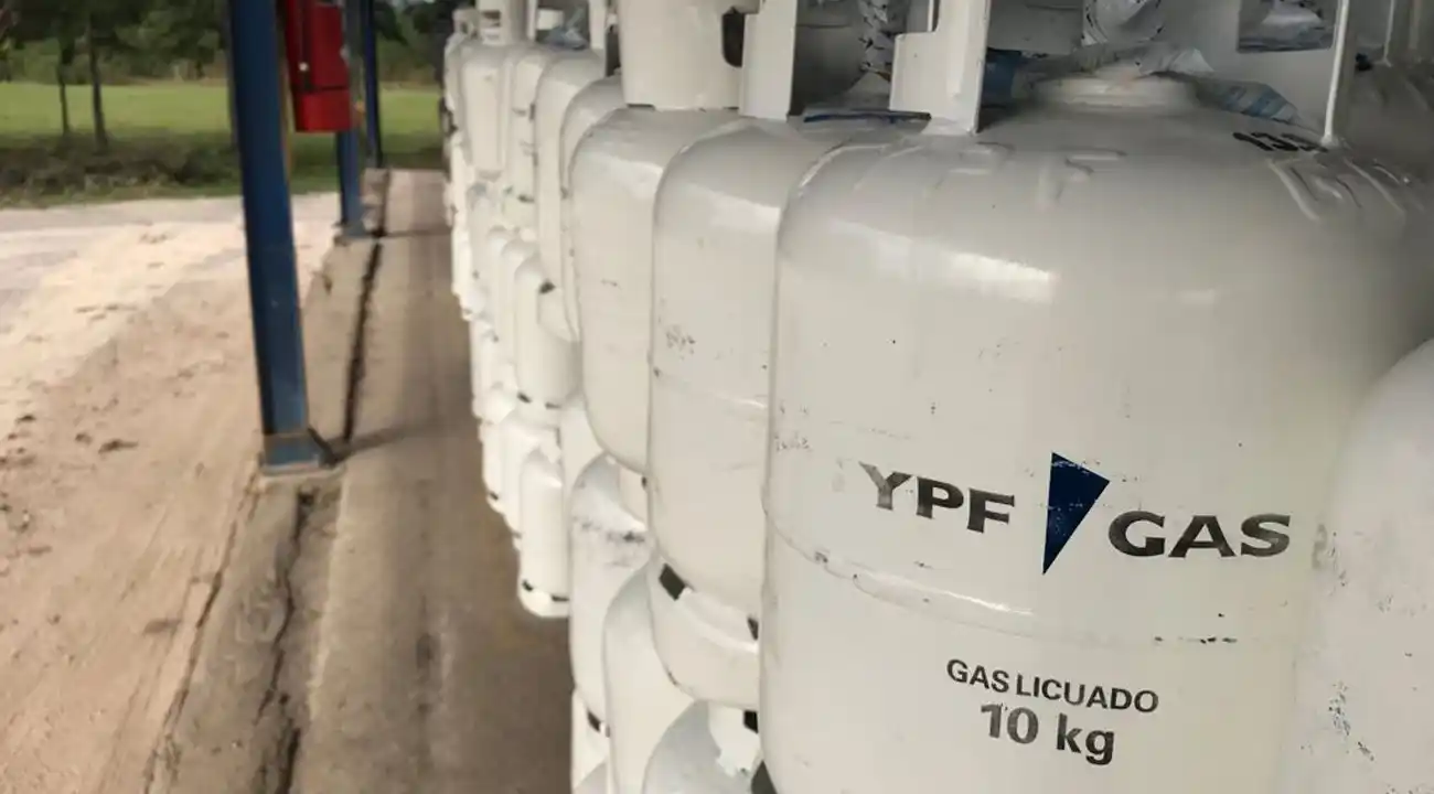 El Gobierno e YPF amplían la red de distribución de la garrafa a precio regulado