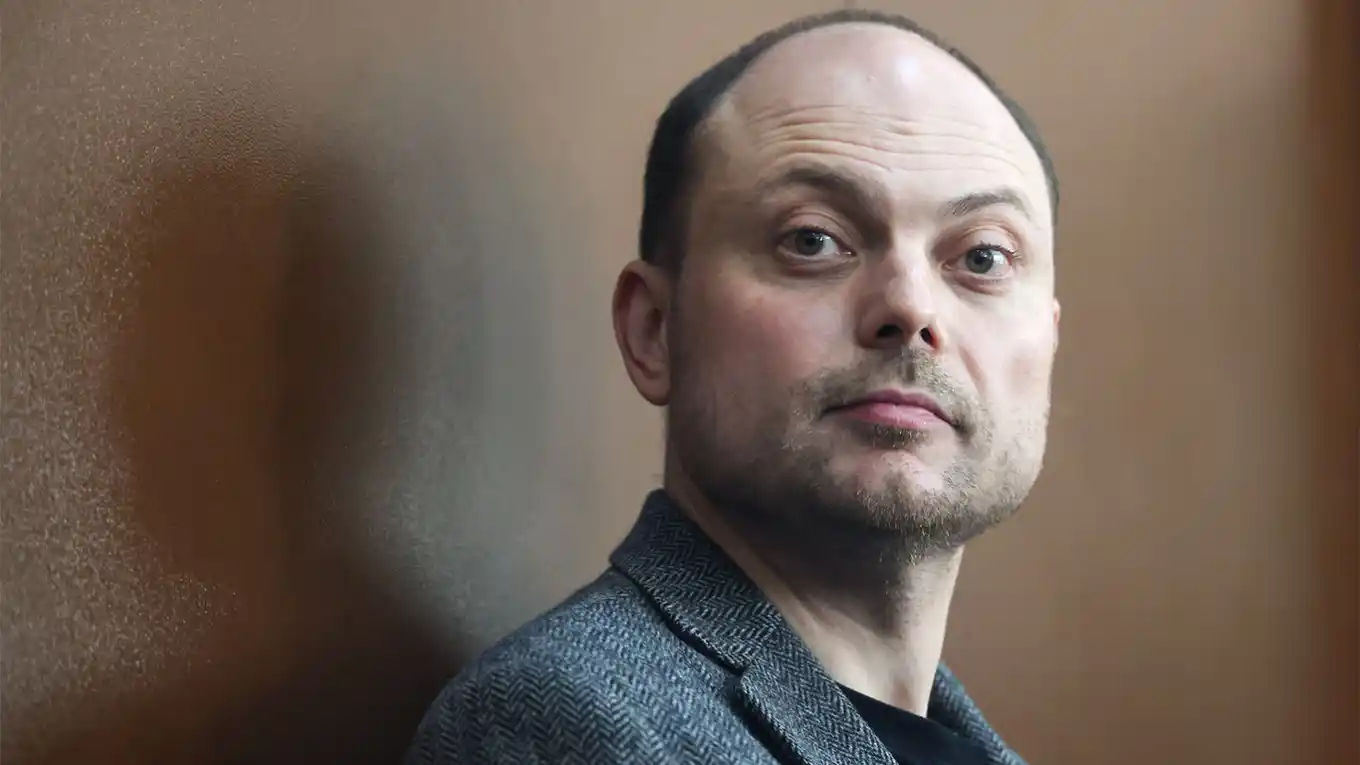 Un opositor ruso fue condenado a 25 años de cárcel, medida que generó repudio mundial