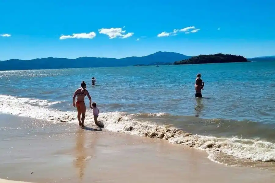En la previa de la temporada, las playas de Florianópolis están óptimas para el baño
