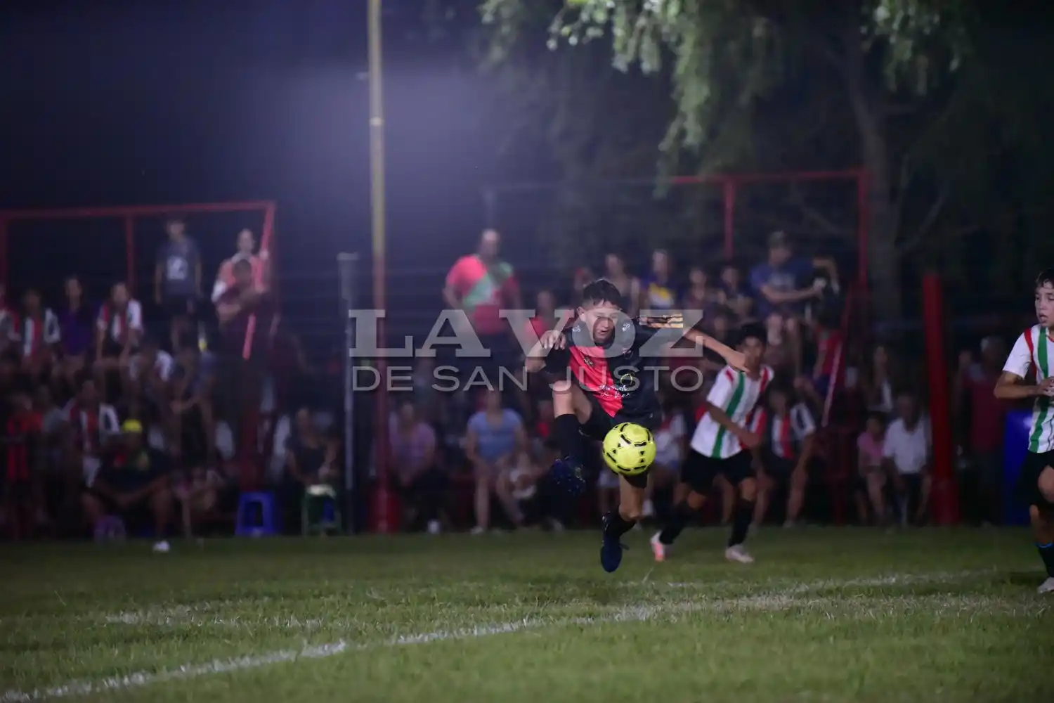 catorce equipos de la Liga de Baby Fútbol avanzaron de ronda.