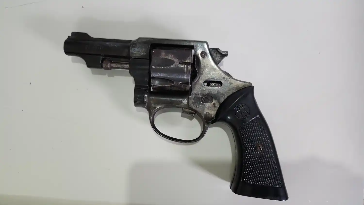 El arma secuestrada, con pedido de secuestro desde el 1 de diciembre de 2005.