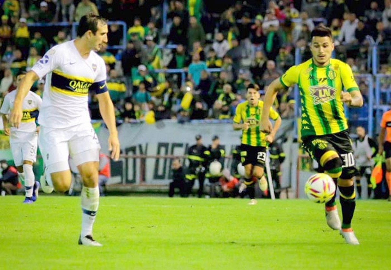 Franco Pérez con la camiseta de Aldosivi, ante Boca