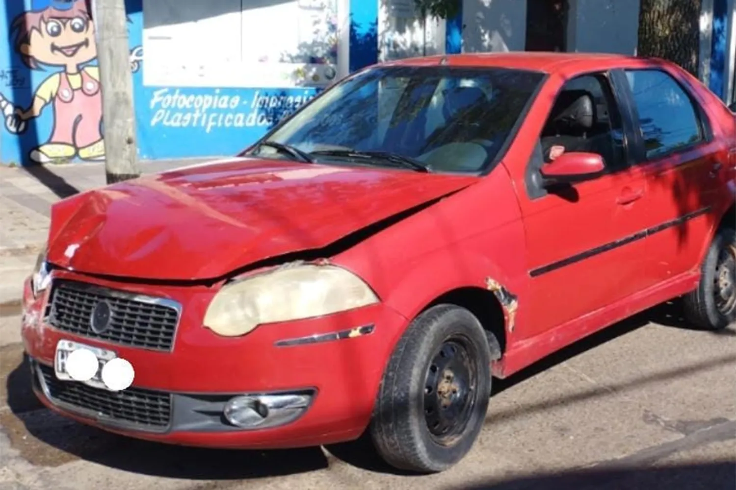 Así quedó el automóvil Fiat Siena.