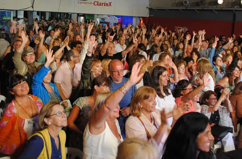 Música y charlas en el lunes de Espacio Clarín