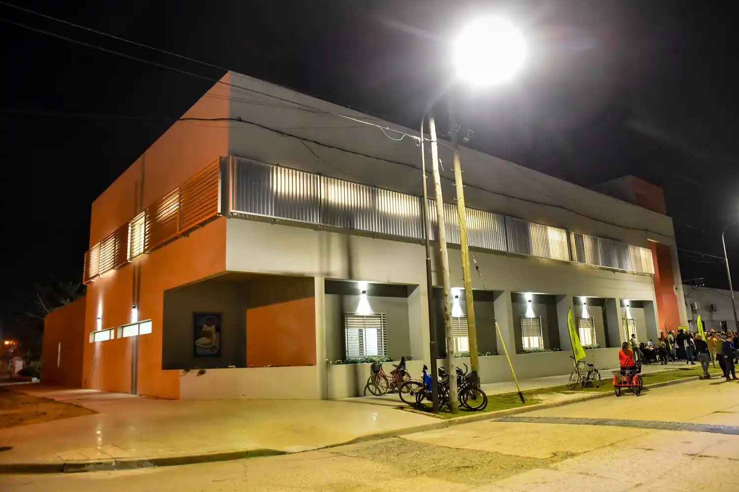 Javier Gastón: “Cortar esta cinta significa también mirar hacia el futuro”