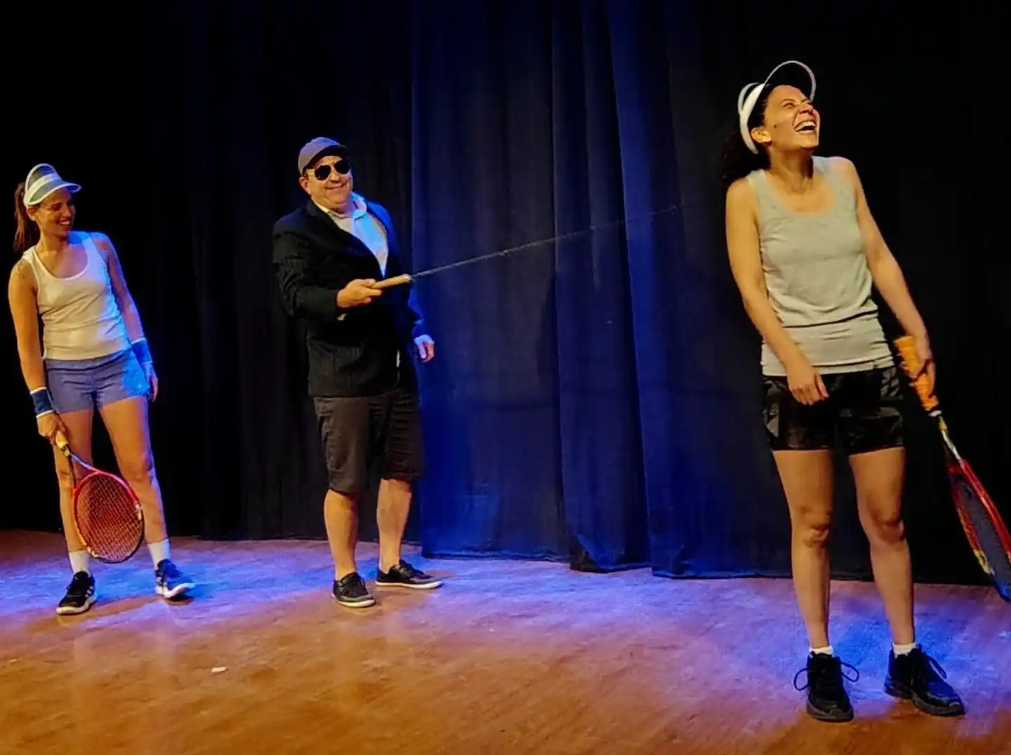 Coky Ravettino, Salcho González y Yasmín Gutiérrez, parte del elenco de la puesta.