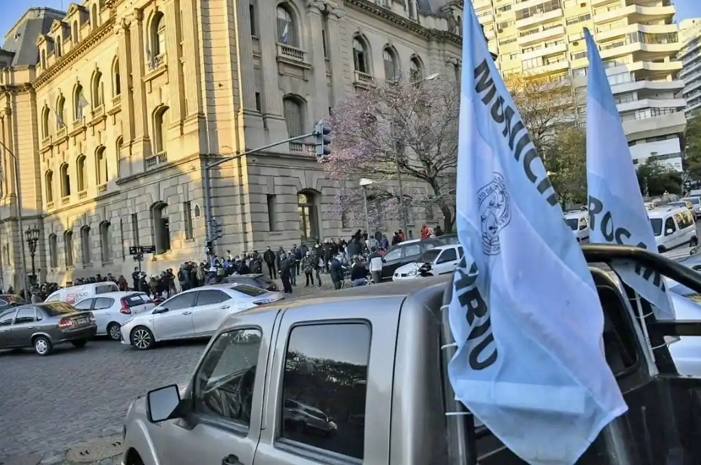Rosario: caravana de trabajadores estatales en reclamo de paritarias