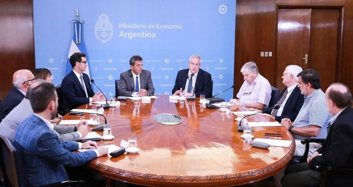 Massa y Perczyk firmaron con representantes de colegios privados un tope a los aumentos de cuotas