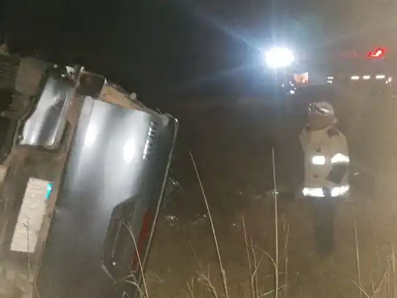 Camioneta volcó en la ruta 12: dos entrerrianos resultaron heridos