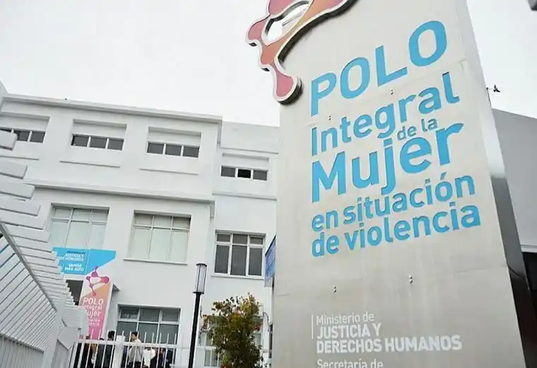 Se presentó en el Polo de la Mujer la madre con sus dos hijos buscados en Nono
