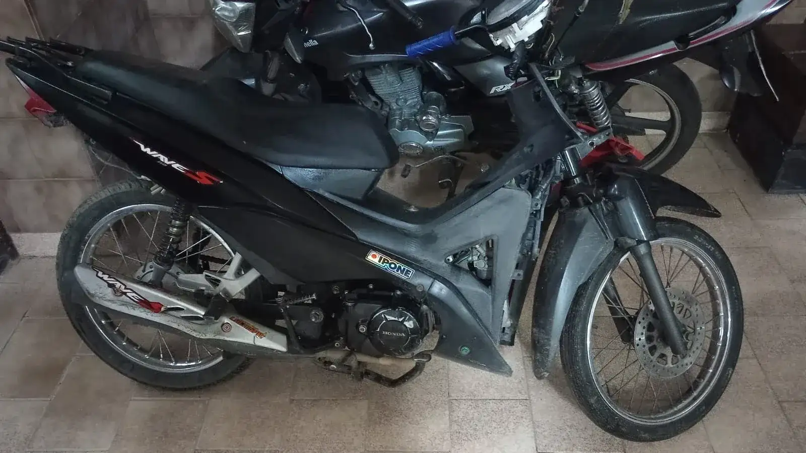 Una de las motos secuestradas durante la madrugada del domingo.