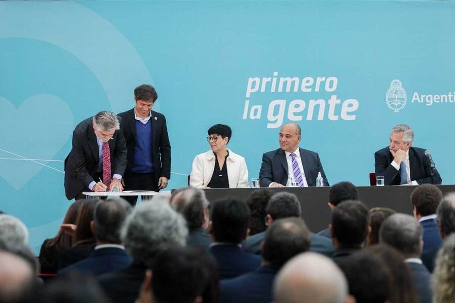 El gobernador Insfrán firmó acuerdos
por el programa Equipar Ciencia