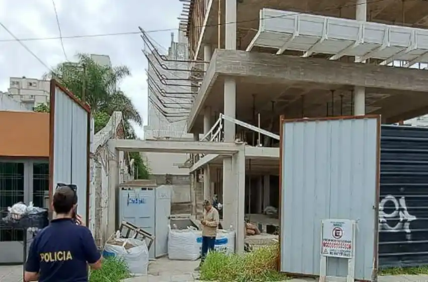 Caen dos obreros de 10 metros