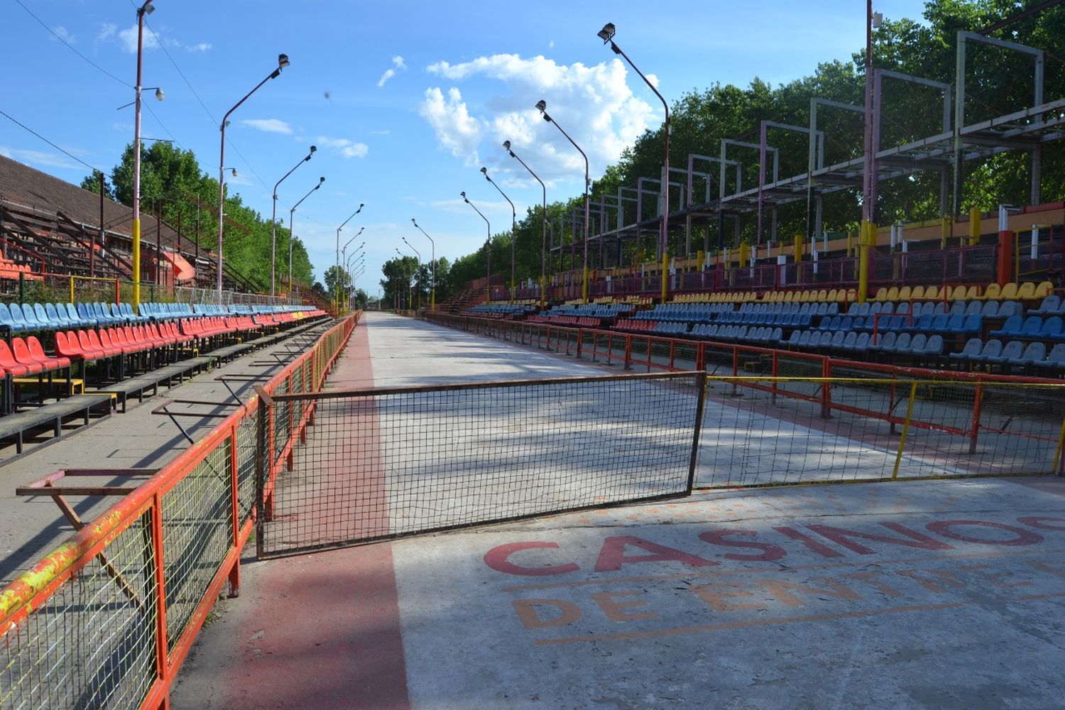 Detienen a padre e hijo por robarse un cartel del corsódromo