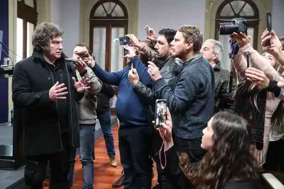 Milei elogió a Caputo y Francos, defendió a Pettovello y dijo que "Posse es historia"