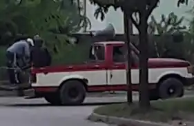 Camioneta violando las ordenanzas