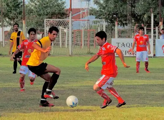 Central Larroque recibe a San José en la primera final