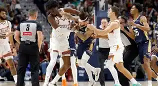 Golpes y empujones ente Alvarado y Williams en la NBA:ambos expulsados .Foto:AP