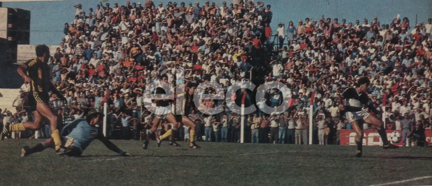 Coria definió ante Biasutto y Sánchez Sotelo anota contra su propia valla. Una jugada que cumple cuarenta años.