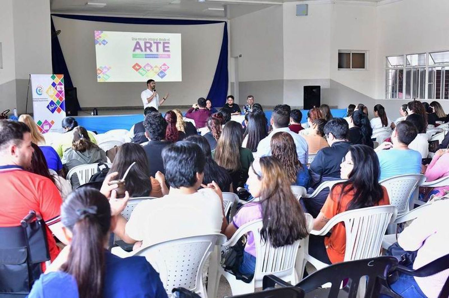 Comenzó capacitación para docentes 
de la Modalidad Artística de la provincia